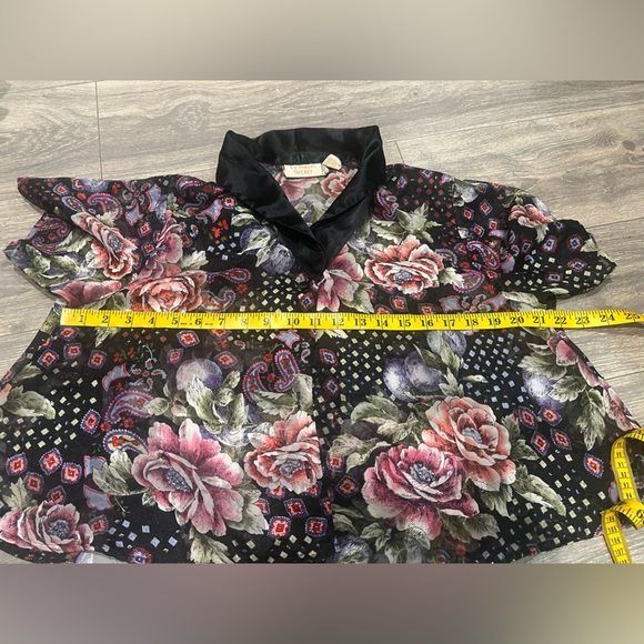 Victoria’s Secret Vintage gold label cropped satin- like button up top. Size S - Picture 6 of 8